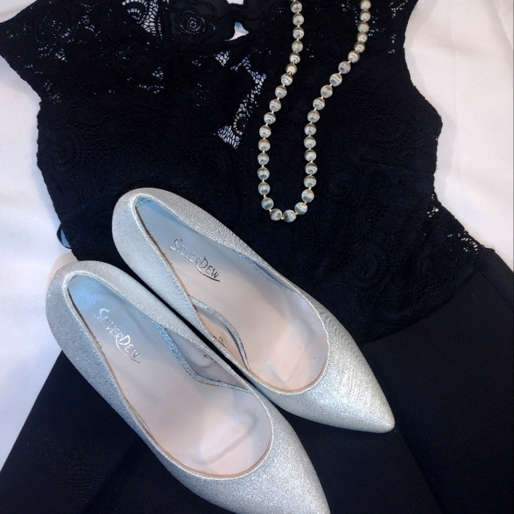 𝅺SILVER sparkle pointy toe heels 6.5